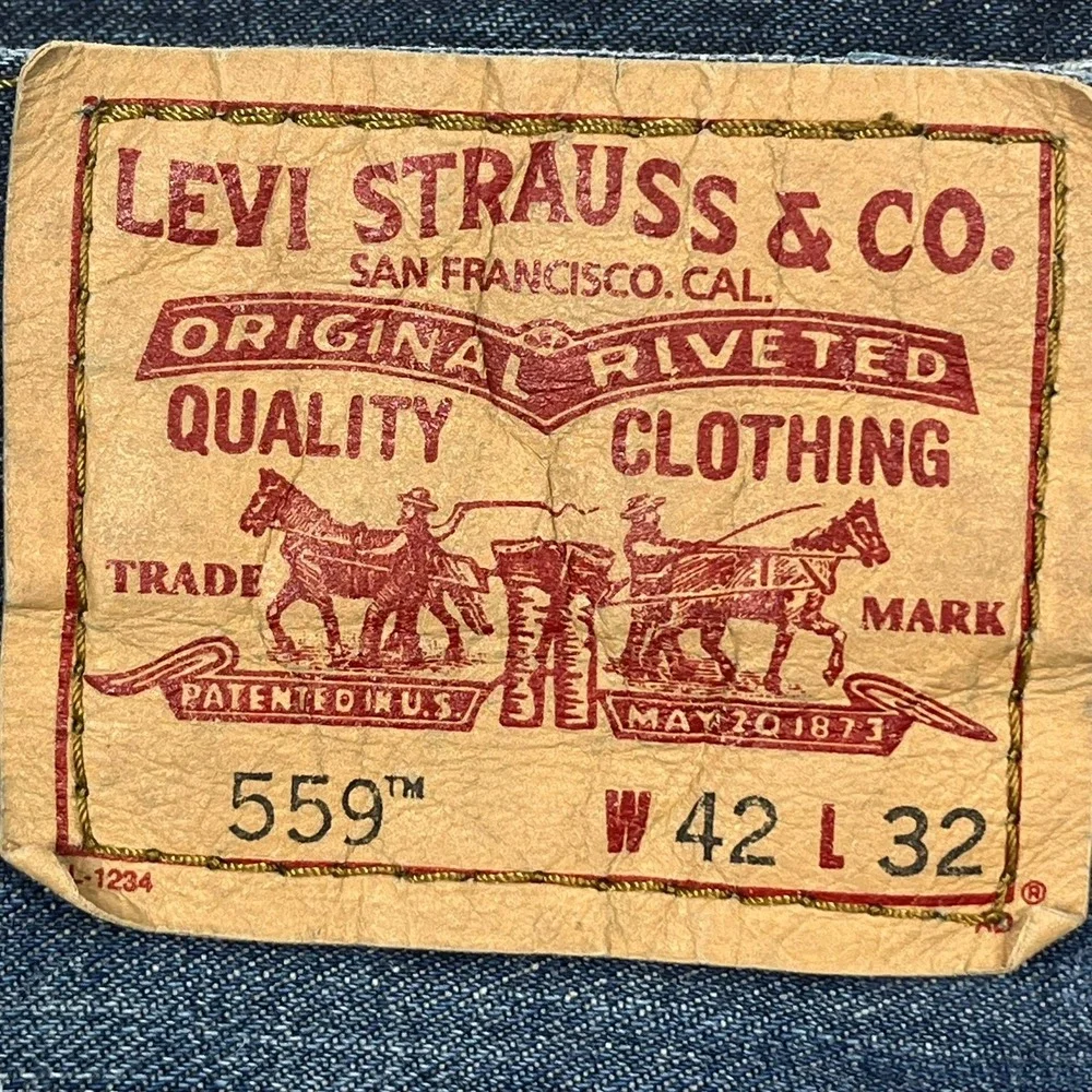Levis slip into